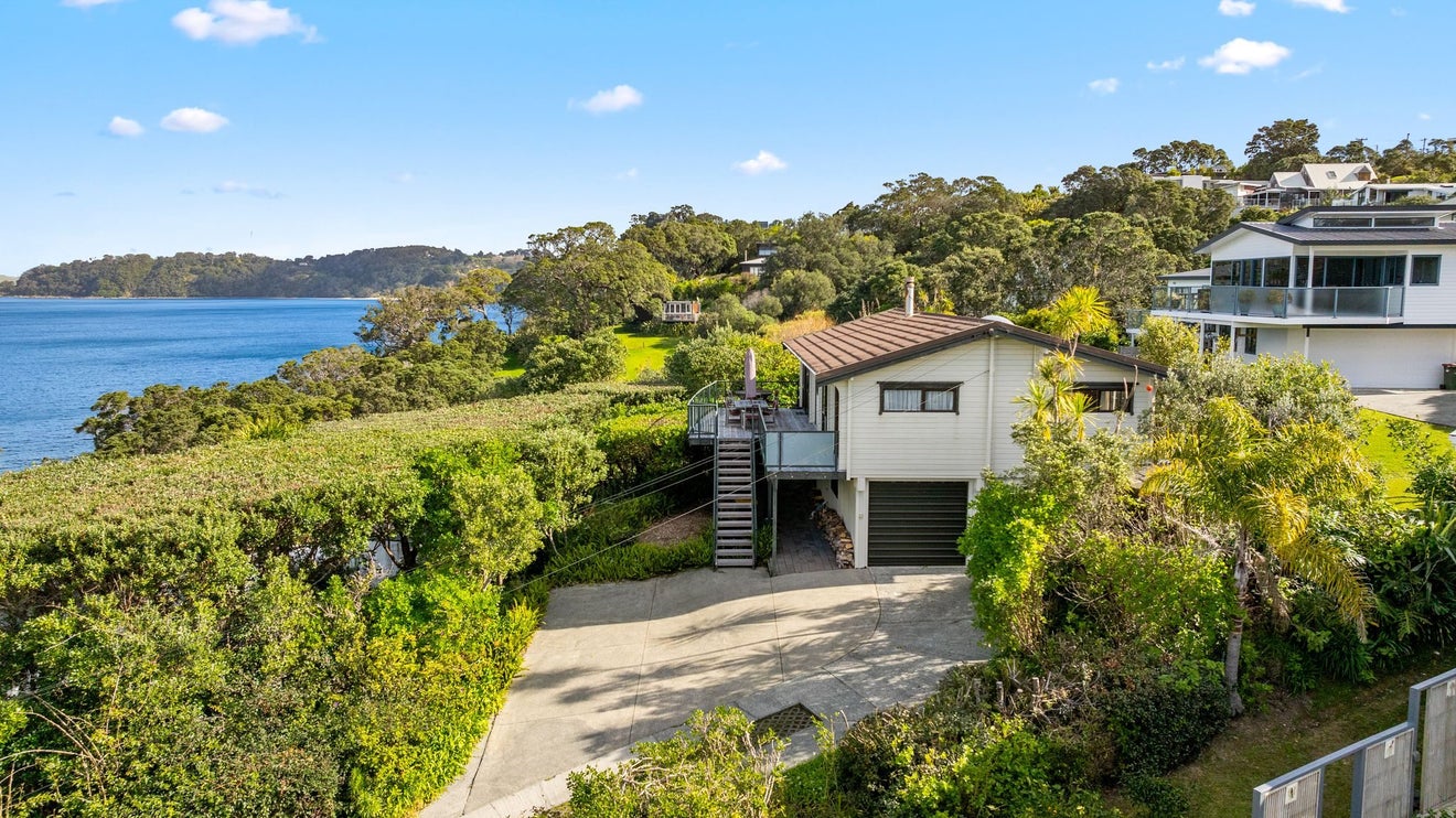 14 Penguin Street, Leigh - Carousel 2