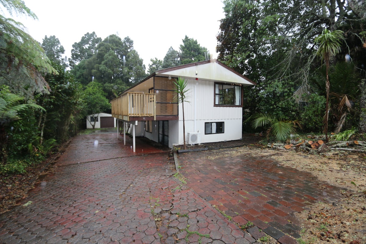 178 Woodlands Park Road, Titirangi, Auckland - Carousel 1