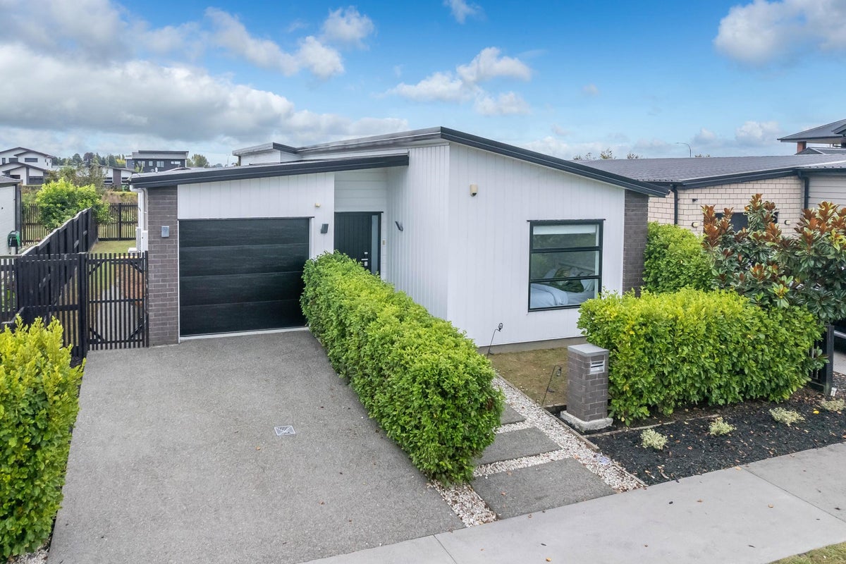 67 Probert Crescent, Chartwell, Hamilton - Carousel 2