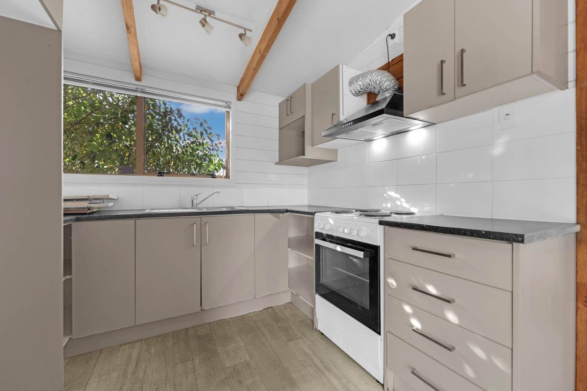 86 Burundi Avenue, Clendon Park, Auckland - Carousel 2