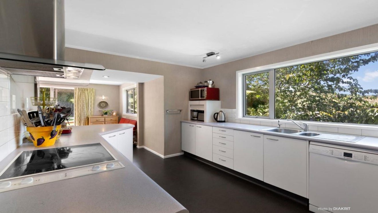 4 Dormar Place, Churton Park, Wellington - Carousel 2