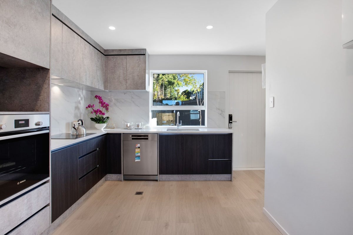 6/129 Lancaster Road, Beach Haven, Auckland - Carousel 2