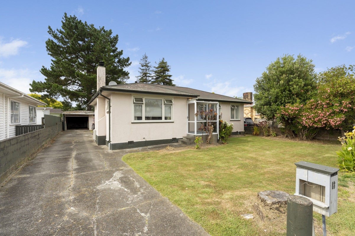18 Glasgow Street, Takaro, Palmerston North - Carousel 1