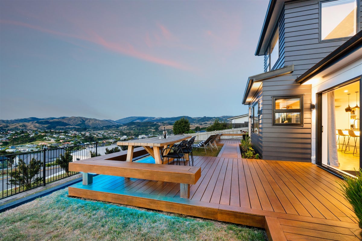 20 Pacific View, Whitby, Porirua - Carousel 1