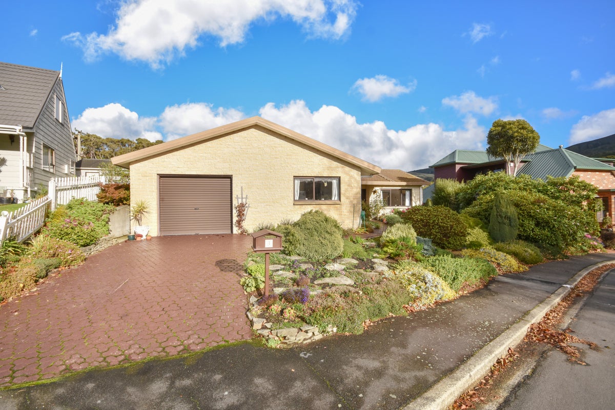 3 Garden Place, Glenleith, Dunedin - Carousel 2