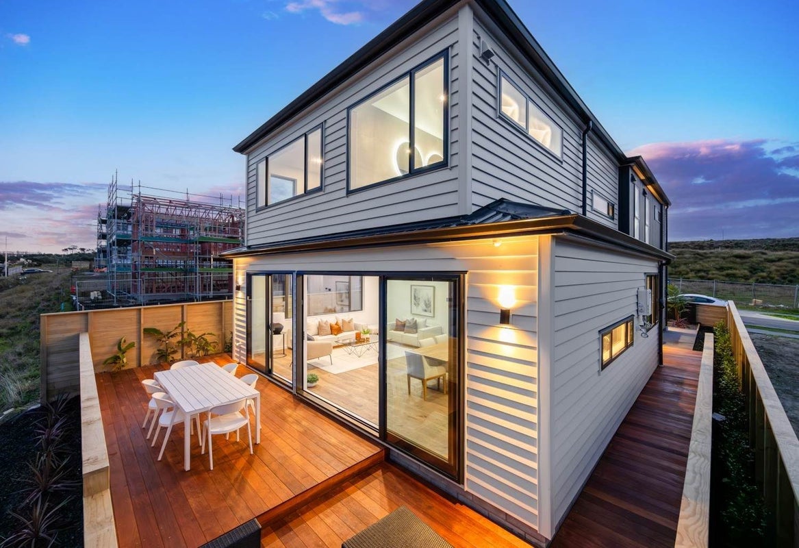 7 Pakirikiri Street, Long Bay, Auckland - Carousel 2