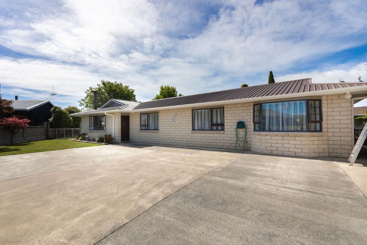 4 Guinane Street, Dannevirke - Carousel 2