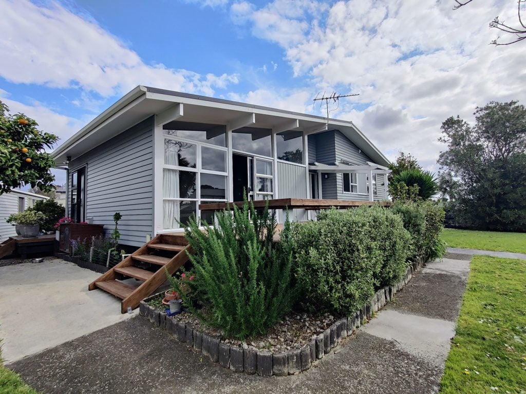 1 Jury Place, Favona, Auckland - Carousel 1