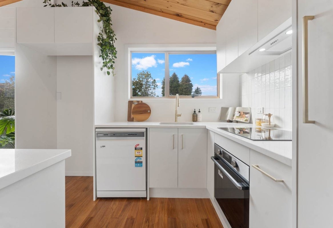 2 Ensign Place, Hillcrest, Auckland - Carousel 2