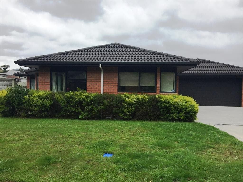 13 Aragon Grove, Kingsley Heights, Upper Hutt - Carousel 1
