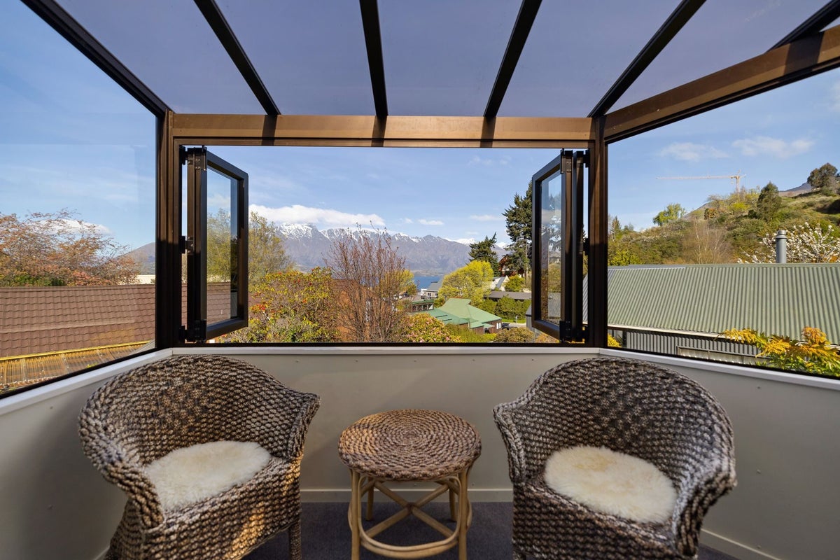 9 Greenstone Place, Fernhill, Queenstown - Carousel 12