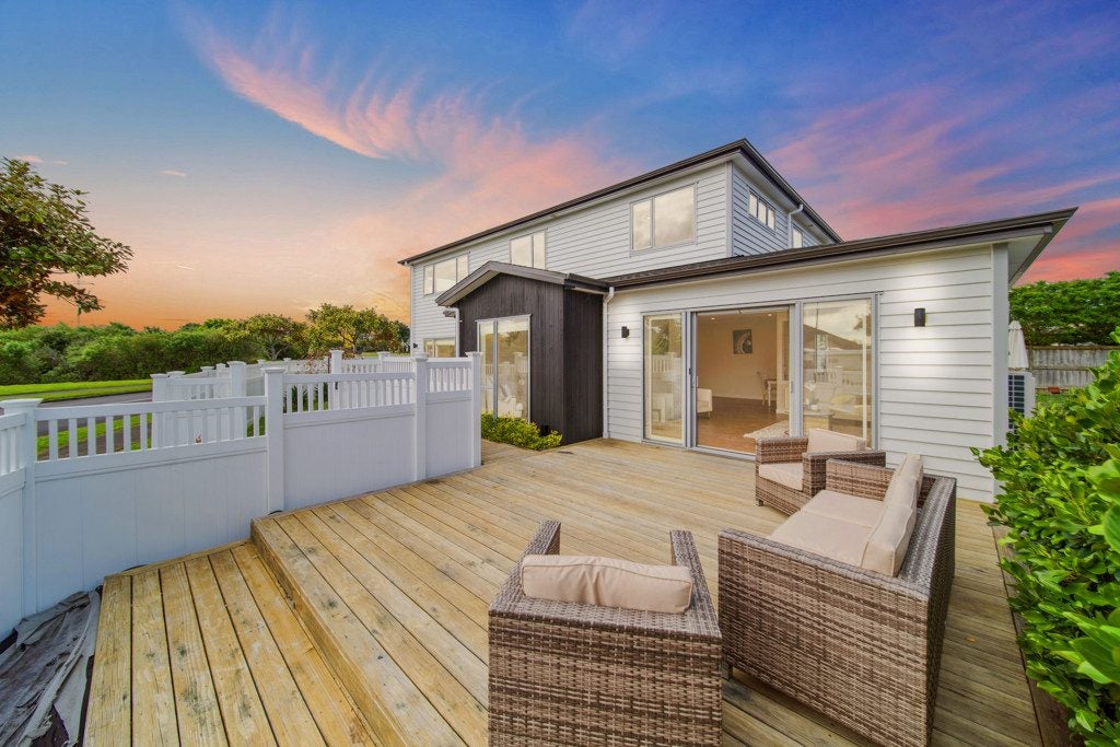 4 Portofino Point, Karaka, Papakura - Carousel 35