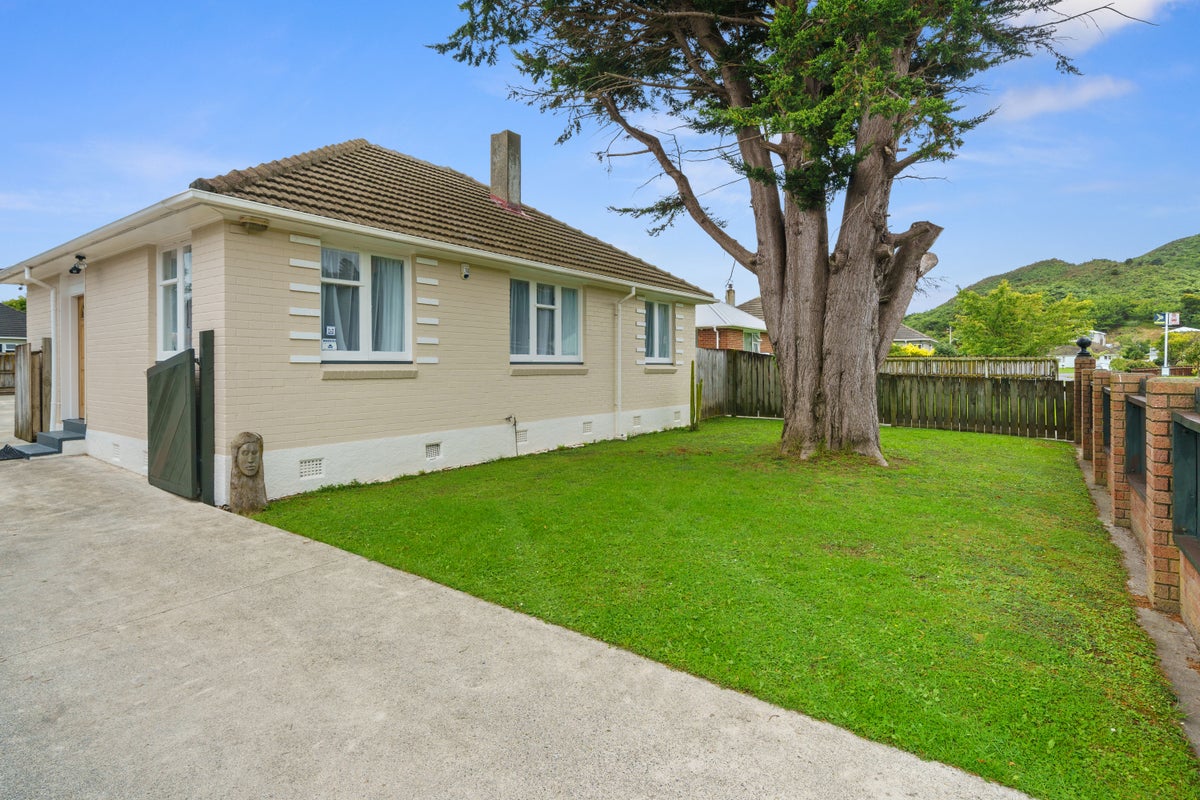 65 Hewer Crescent, Naenae, Lower Hutt - Carousel 1