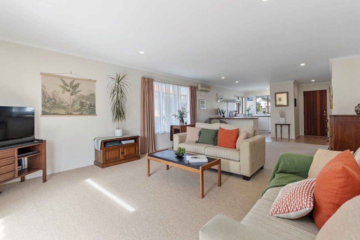 6/8 Cheyne Road, Pyes Pa, Tauranga - Carousel 1