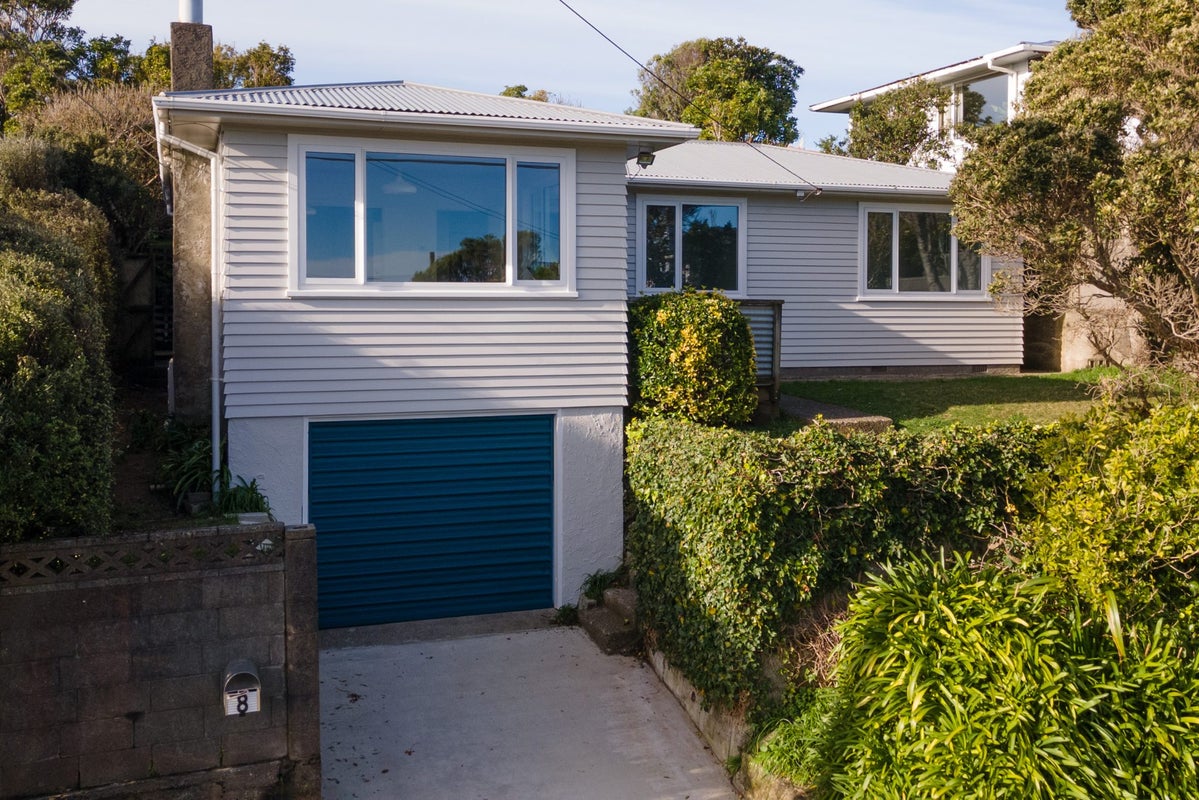 8 Brooker Grove, Newlands, Wellington - Carousel 1