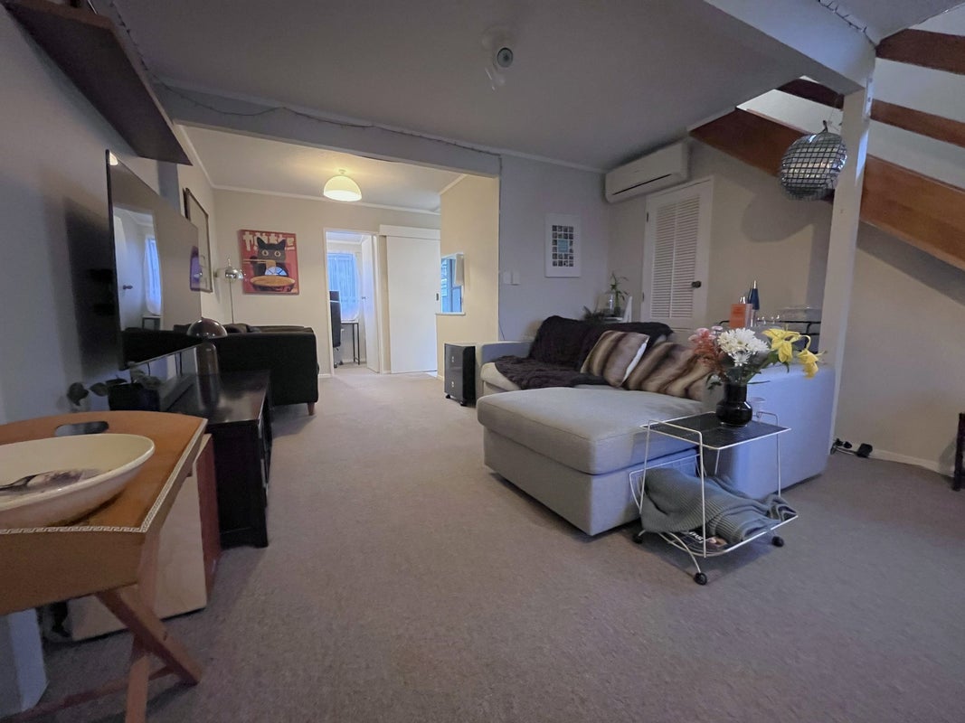 7B Ladbrooke Drive, Newlands, Wellington - Carousel 2
