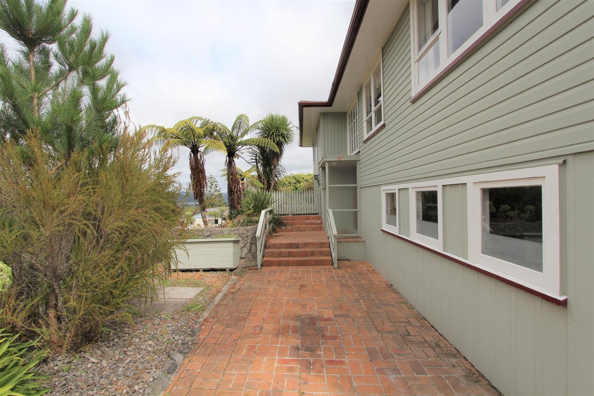 31 Sunnyview Drive, Brown Owl, Upper Hutt - Carousel 18