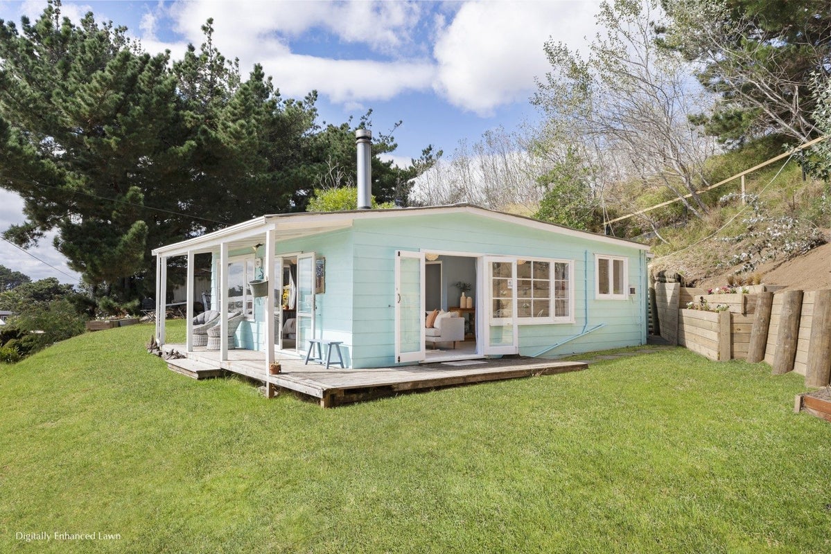 8 Signal Street, Foxton Beach, Foxton - Carousel 1