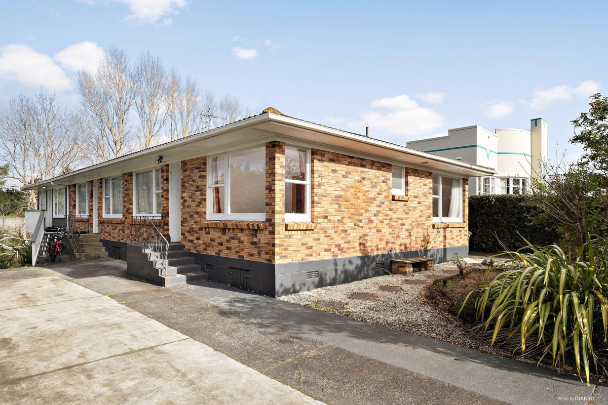 1/1058 Great North Road, Point Chevalier, Auckland - Carousel 2