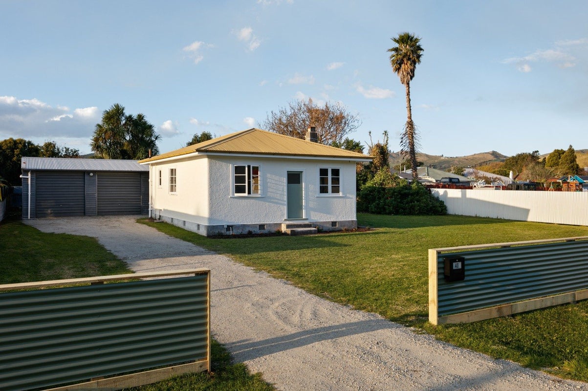 40 Endcliffe Road, Kaiti, Gisborne - Carousel 1