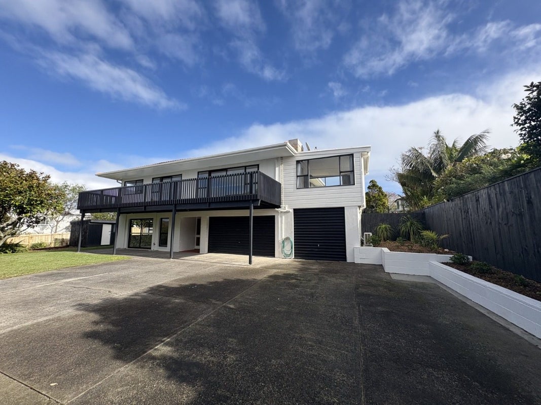 7A Miri Road, Rothesay Bay, Auckland - Carousel 1