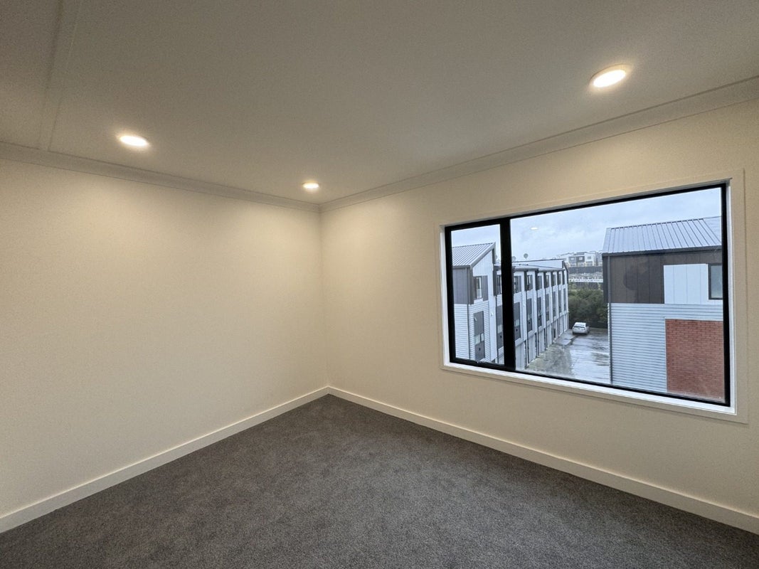 19 Parkwood Avenue, Westgate, Auckland - Carousel 14