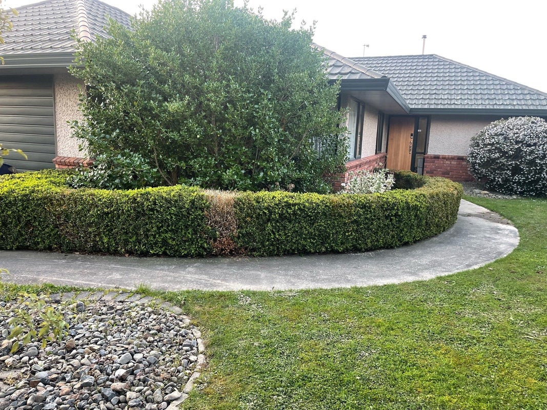 7 Ron Place, Fitzherbert, Palmerston North - Carousel 1