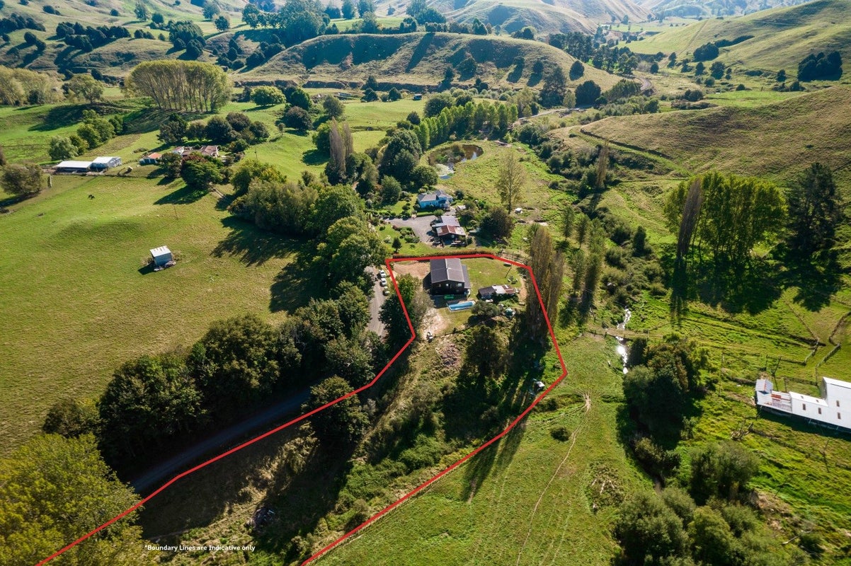 708 Makokomiko Road, Hikumutu, Taumarunui - Carousel 35