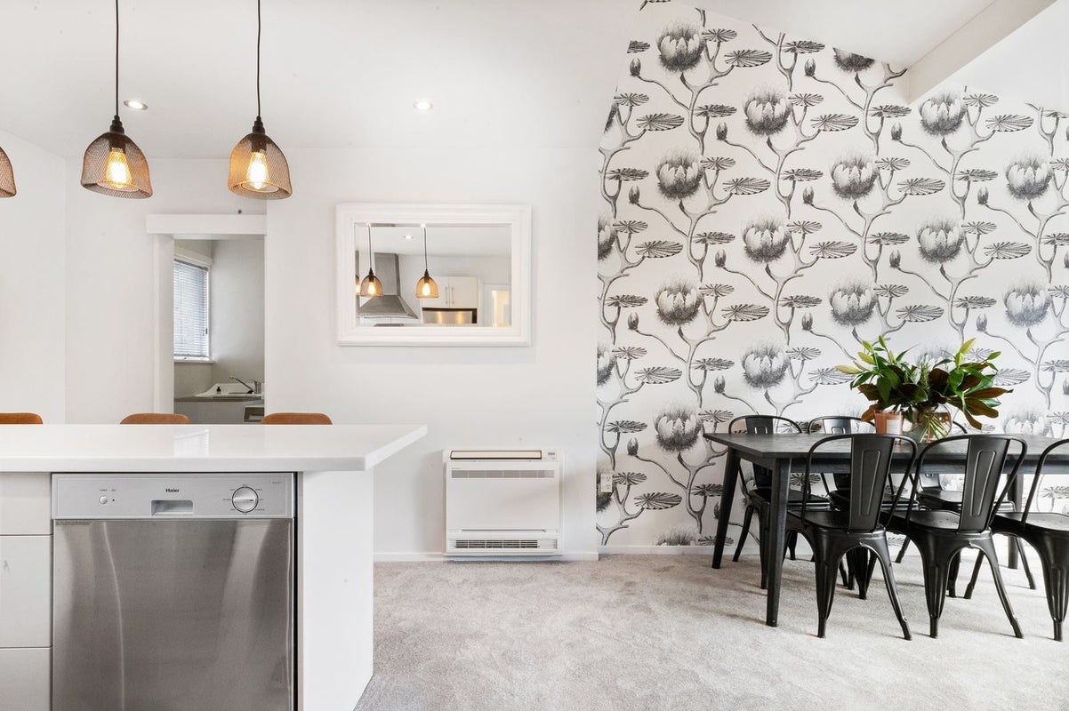 2/42 Gordon Avenue, St Albans, Christchurch - Carousel 1