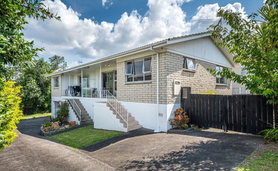1/23 Taitua Drive, Te Atatu South, Auckland - Carousel 1