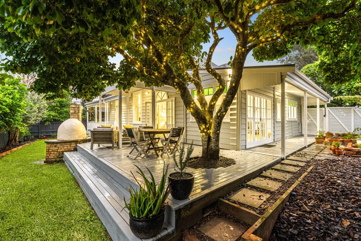 86 Frederick Street, Hillsborough, Auckland - Carousel 1