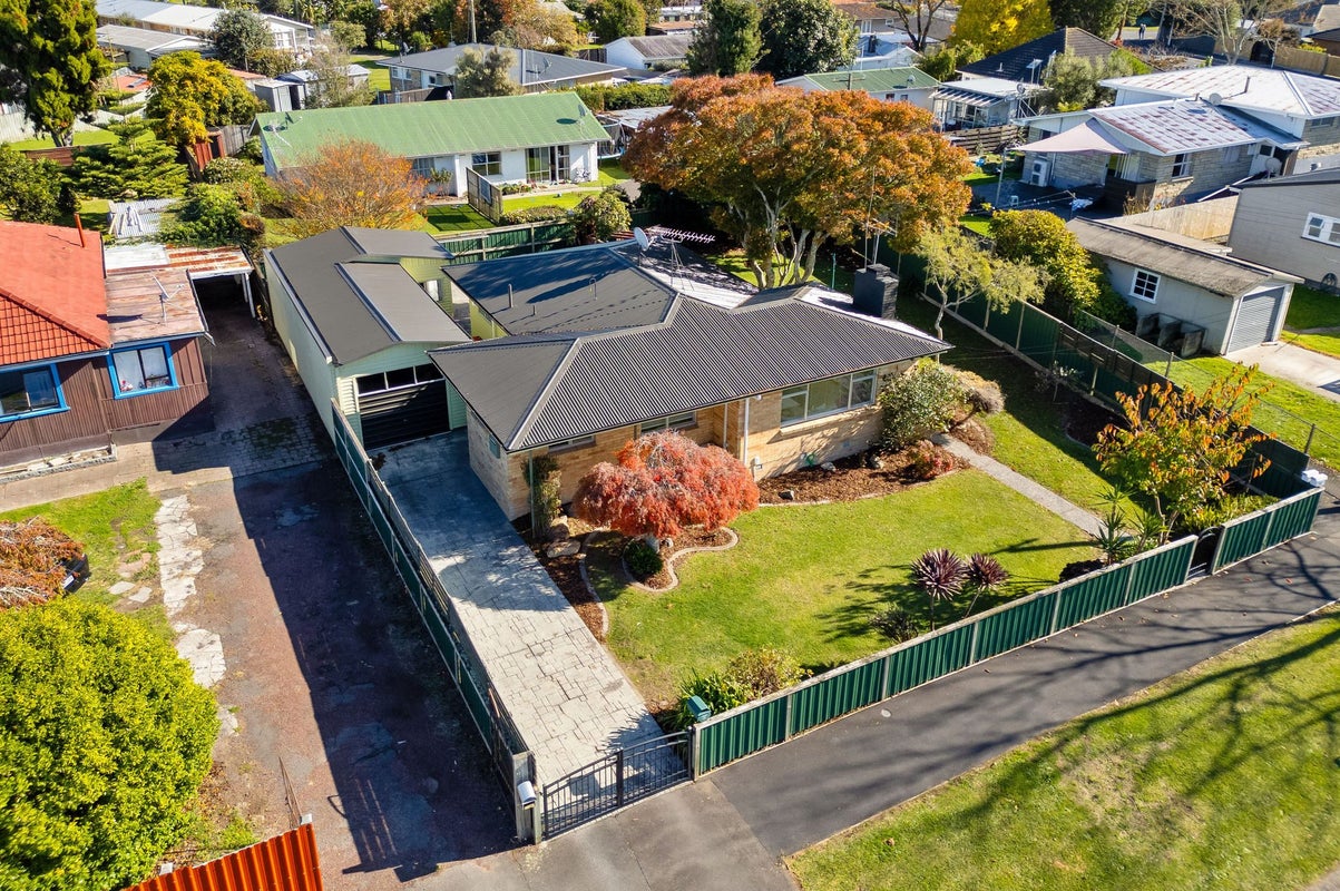13 Nelson Street, Hamilton East, Hamilton - Carousel 20