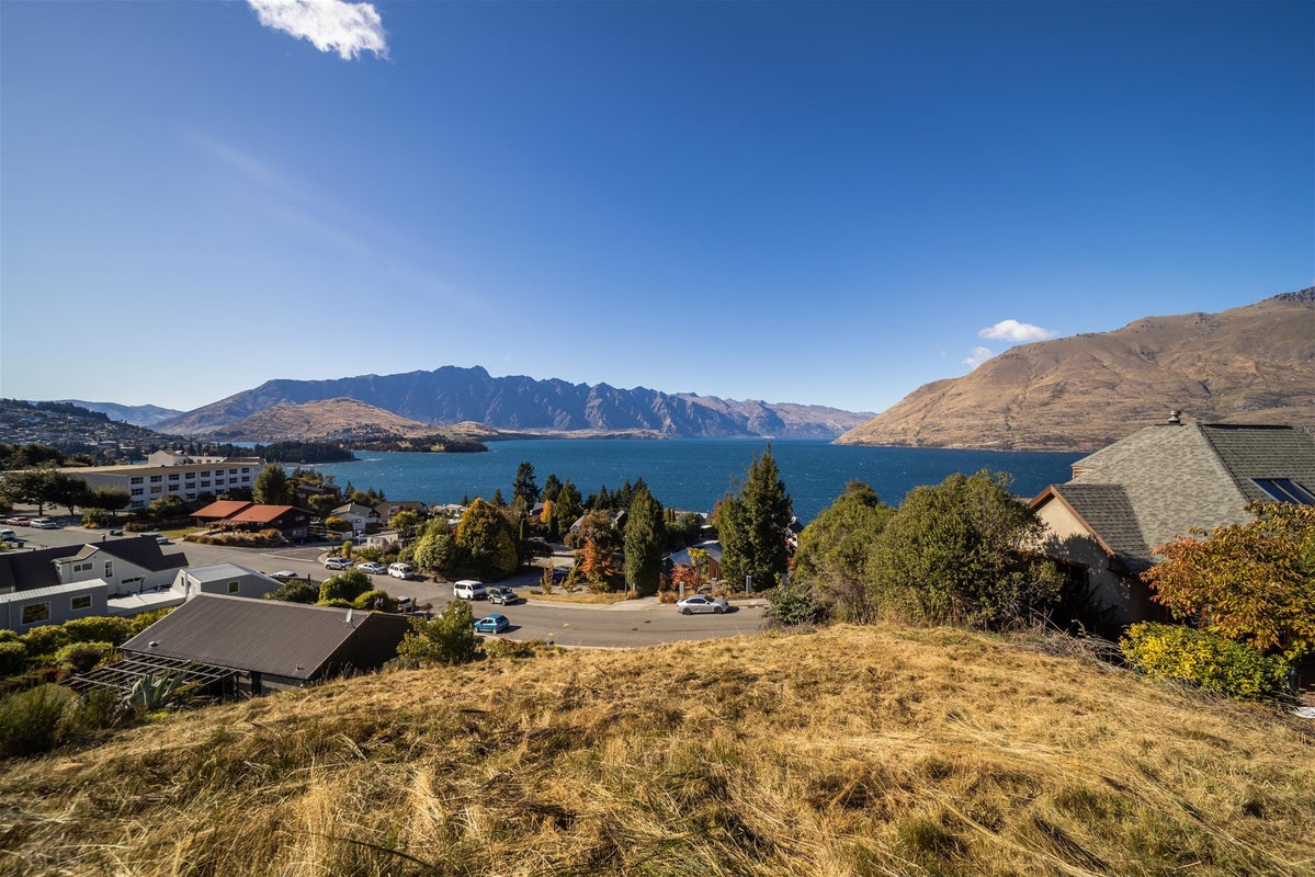 6 Aspen Grove, Fernhill, Queenstown - Carousel 1