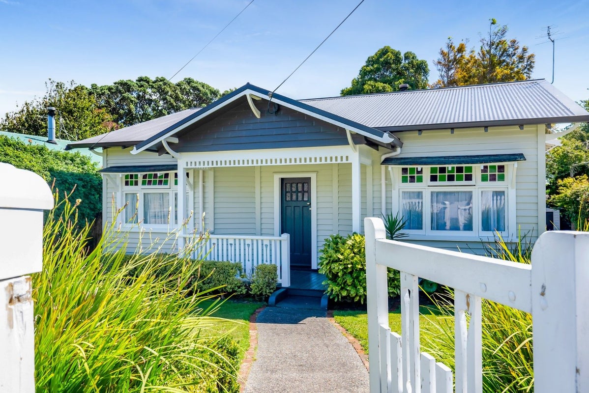 192 Tukapa Street, Westown, New Plymouth - Carousel 1