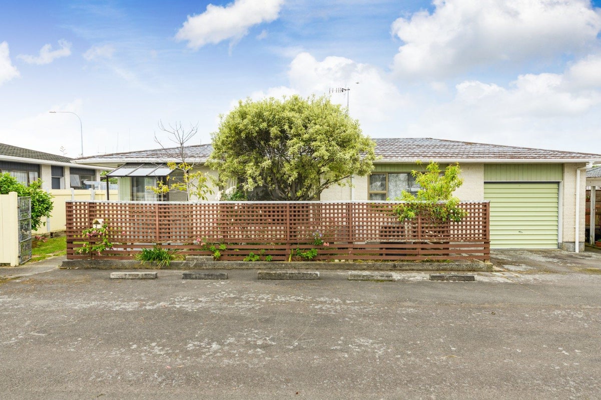 2 Bethel Court, Milson, Palmerston North - Carousel 1