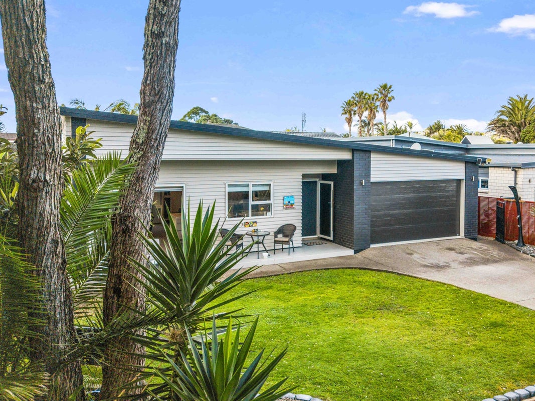 11 Laurie Street, Red Beach, Red Beach - Carousel 24