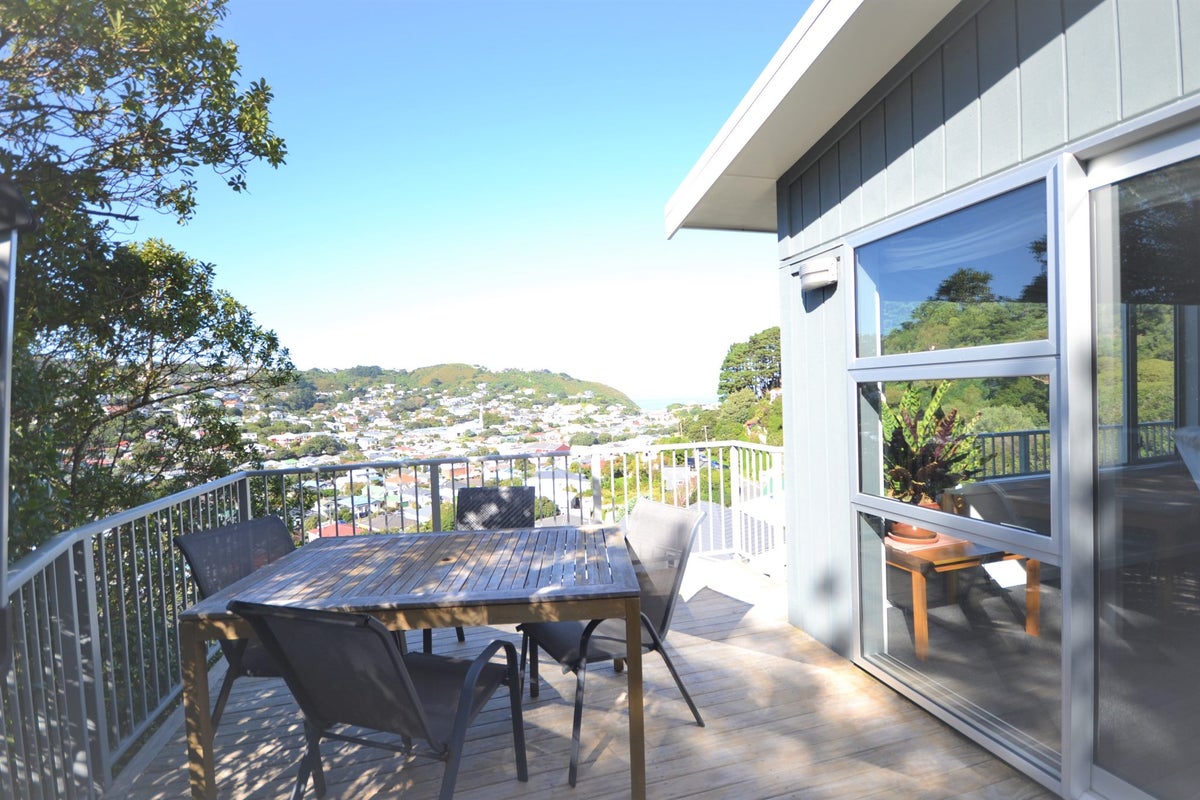 12C Freeling Street, Island Bay, Wellington - Carousel 2