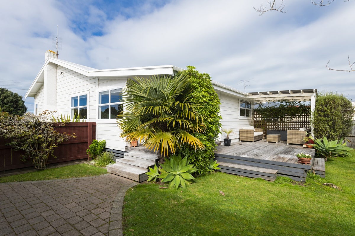 25 Desmond Road, Te Hapara, Gisborne - Carousel 1
