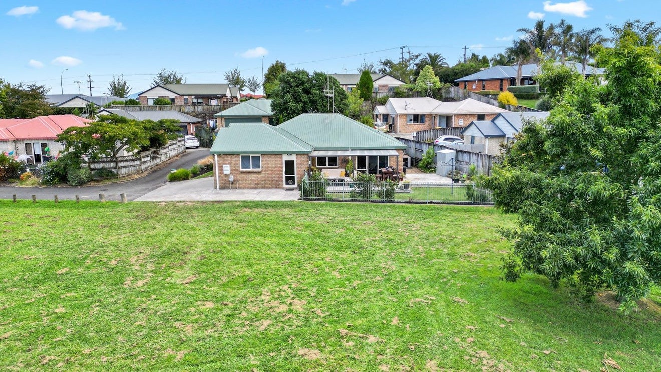 25 Pointon Glade, Grandview Heights, Hamilton - Carousel 2