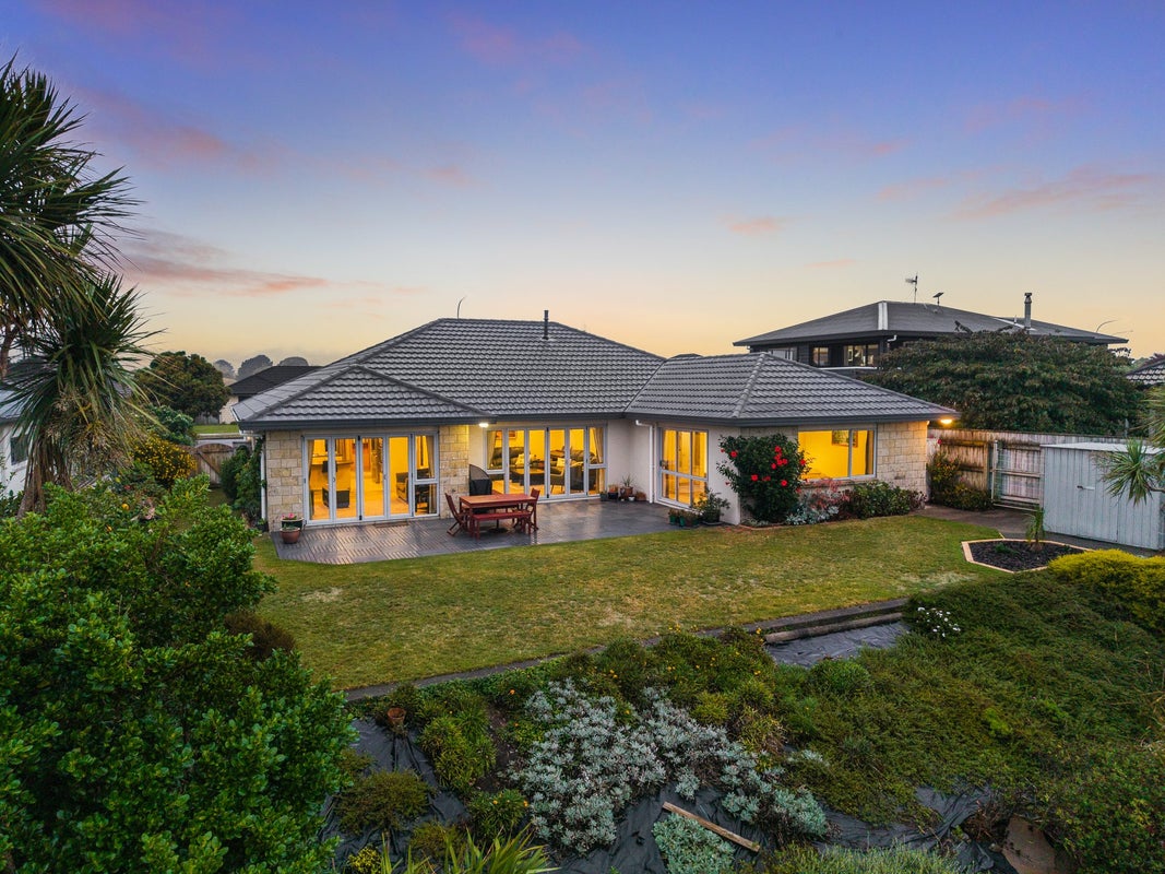 81 The Drive, Paraparaumu Beach, Paraparaumu - Carousel 1