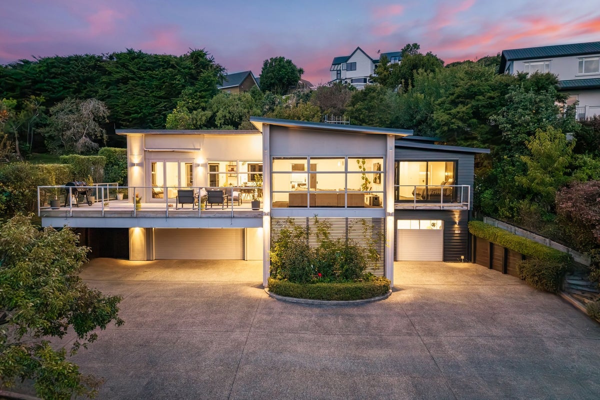 302 Paremata Road, Whitby, Porirua - Carousel 1