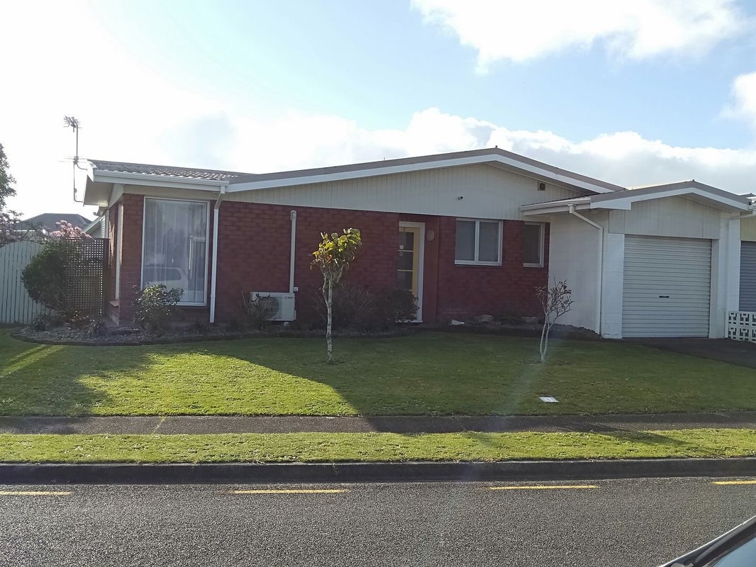 5 Evelyn Place, Welbourn, New Plymouth - Carousel 1