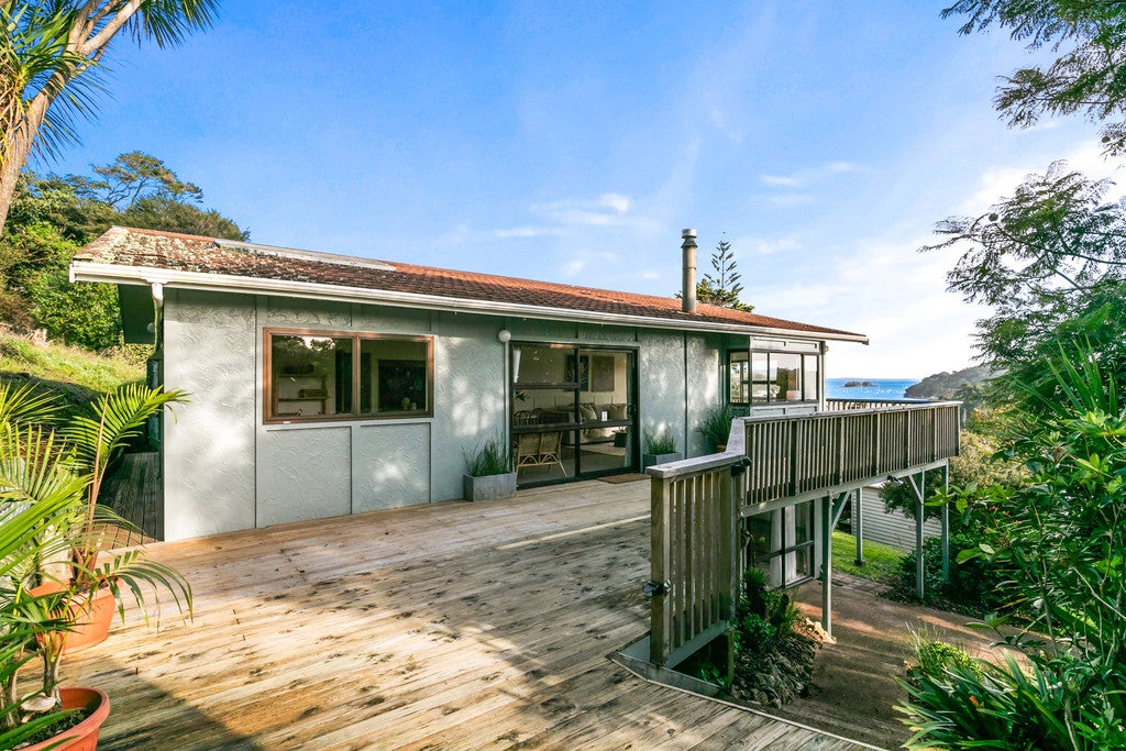 5 Erua Road, Ostend, Waiheke Island - Carousel 2