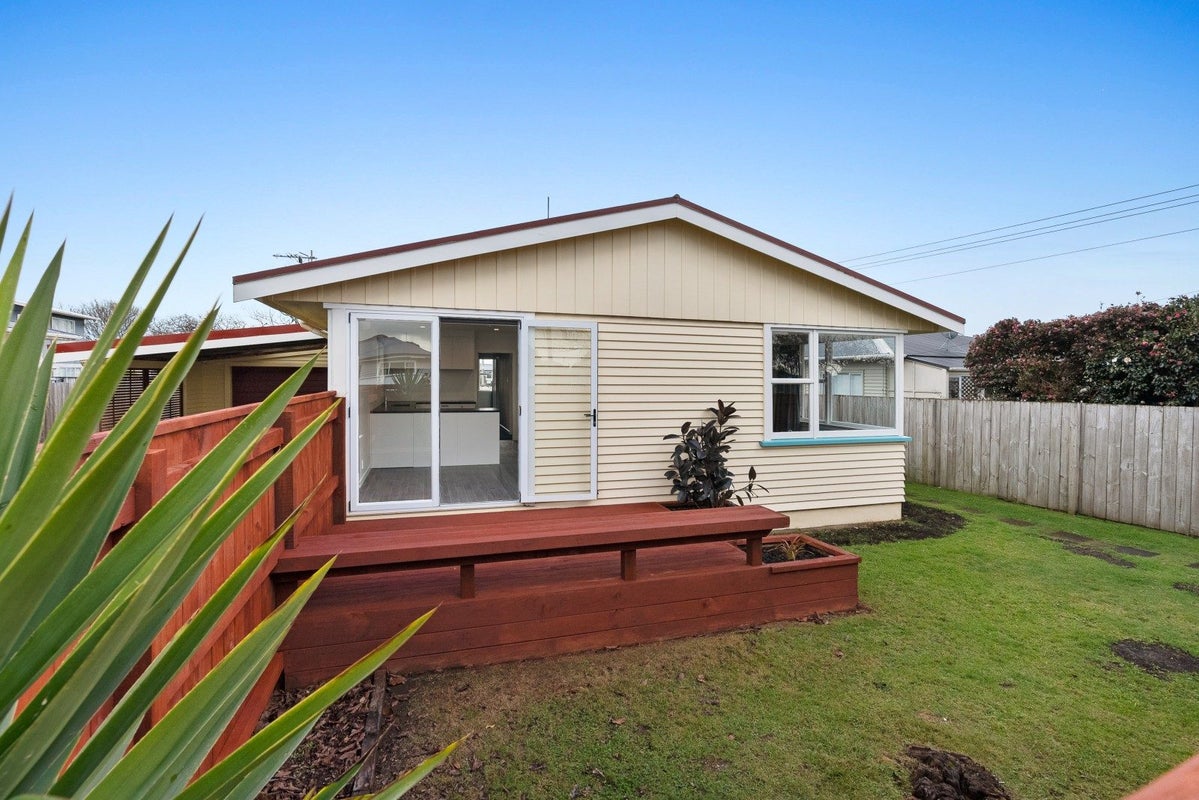 9 Truby King Street, Merrilands, New Plymouth - Carousel 1