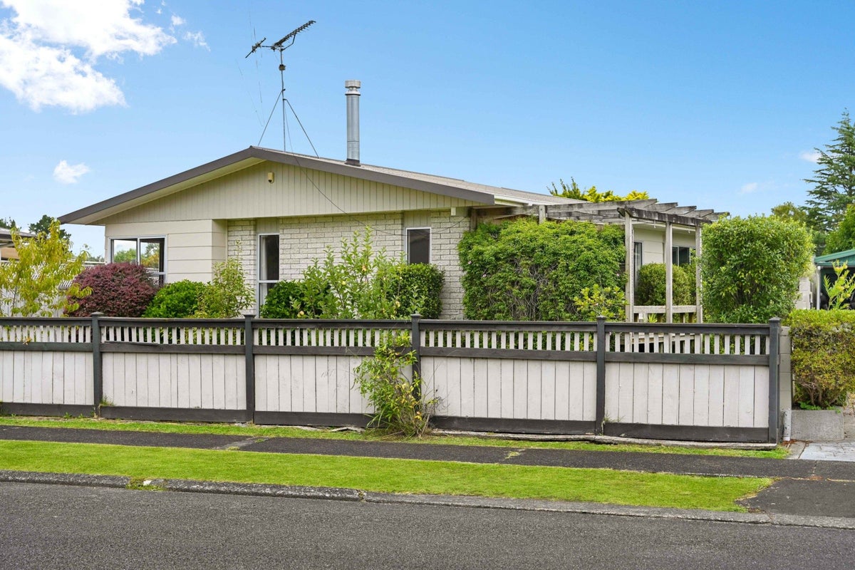 5 Brookbank Place, Glenview, Hamilton - Carousel 13