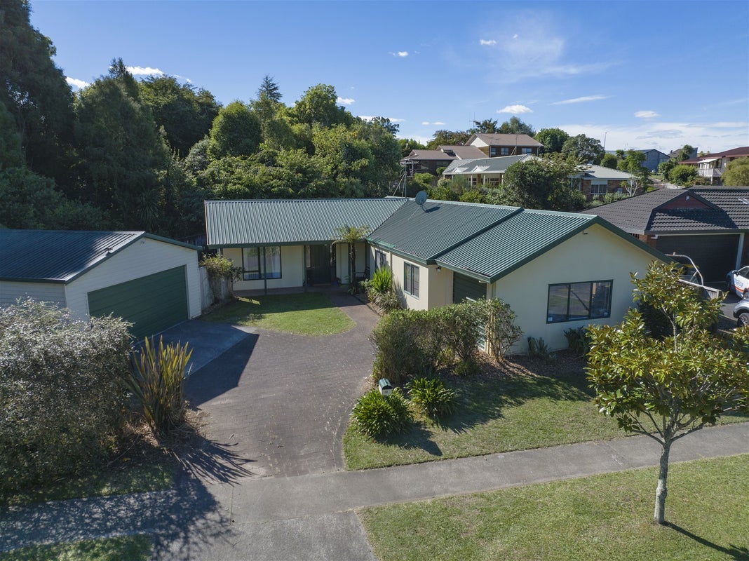 36 John Webb Drive, Glenview, Hamilton - Carousel 1