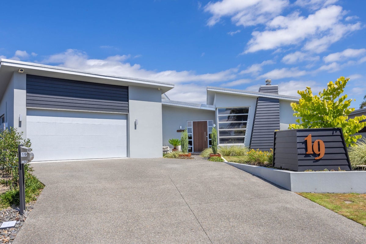 19 Shalimar Place, Huntington, Hamilton - Carousel 1