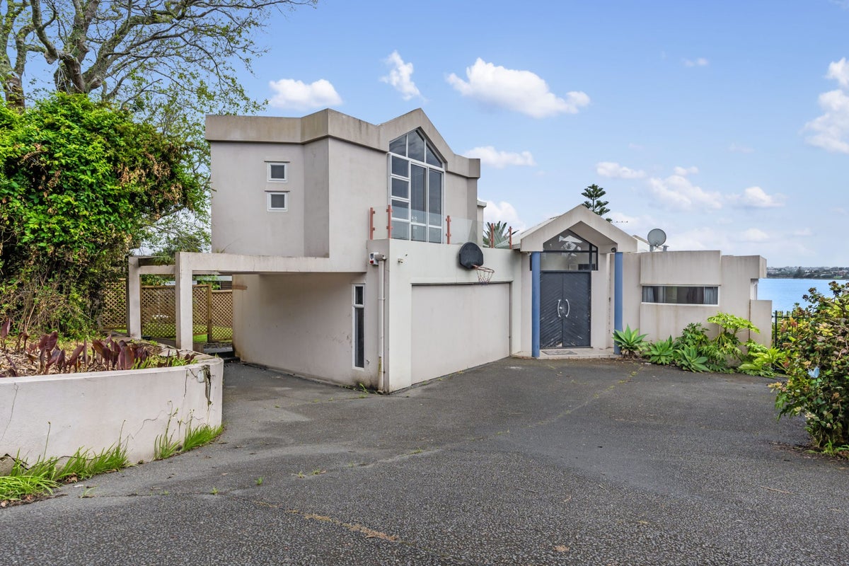 2/33 Beresford Street, Bayswater, Auckland - Carousel 1
