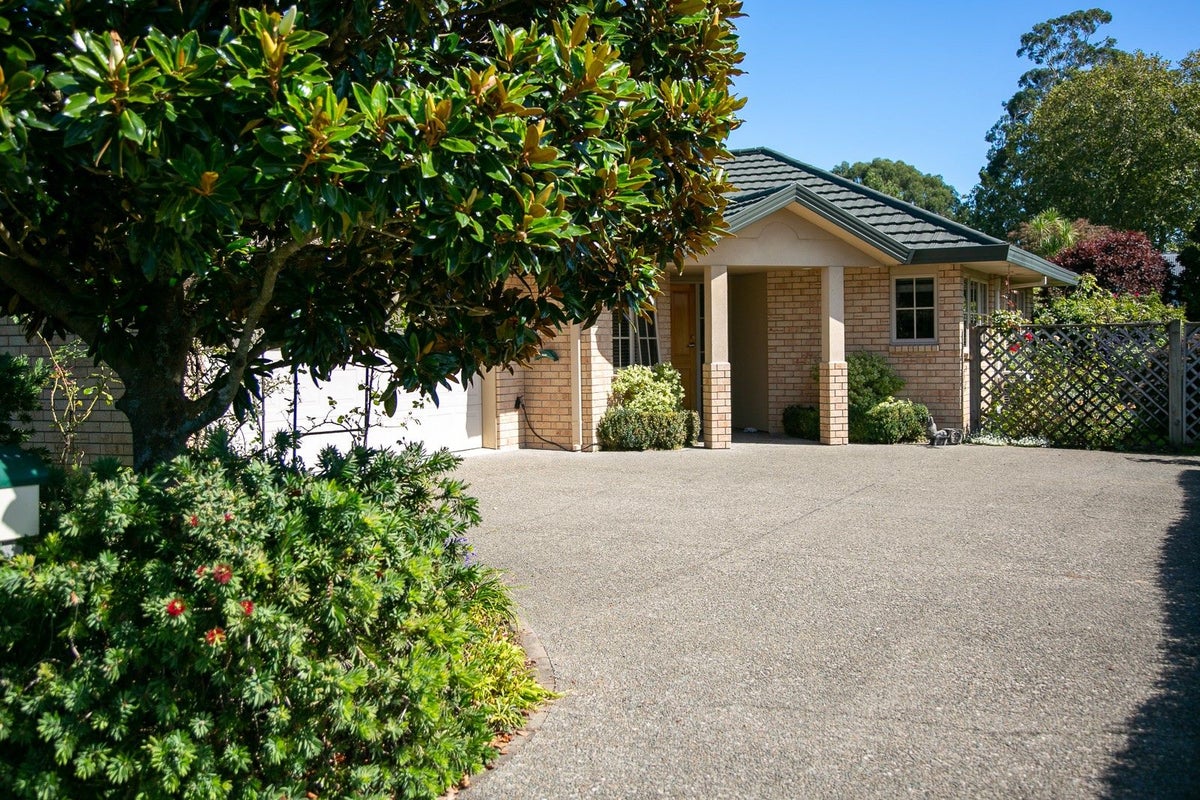 7 Fairburn Place, Leamington, Cambridge - Carousel 1