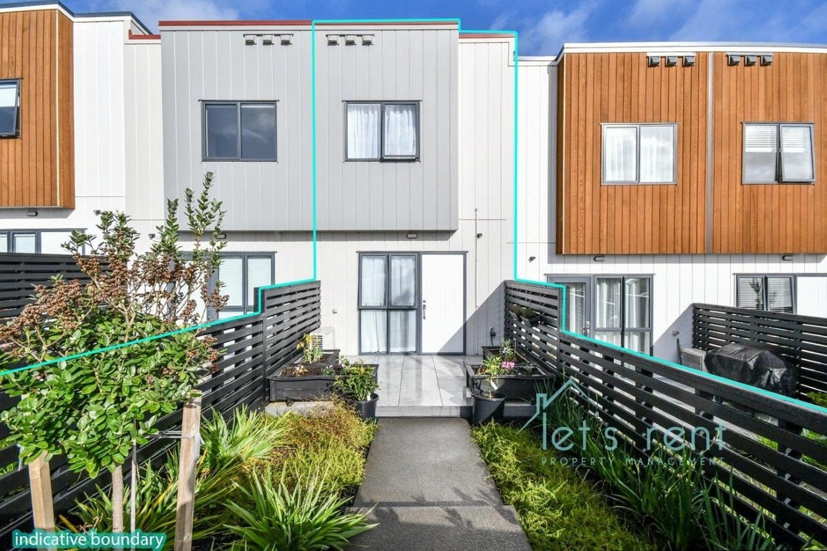 74 Long George Drive, Totara Park, Auckland - Carousel 2